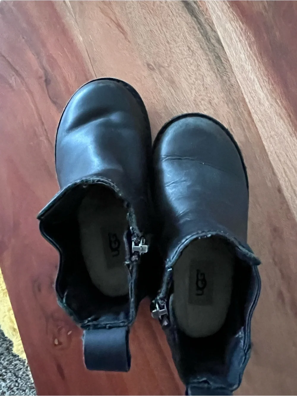 UGG Lemmy Black Leather Chelsea Ankle Boots Kids‎ Size 8 1009218T